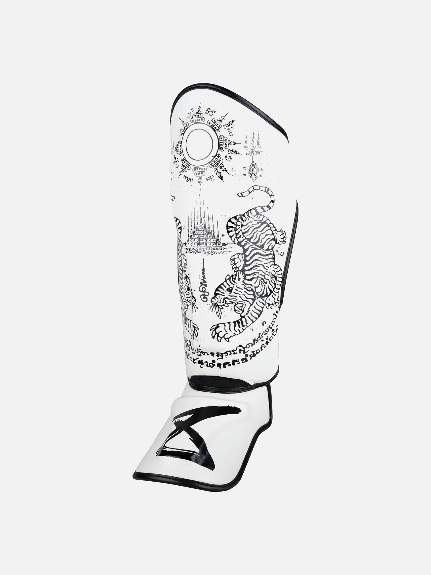 Espinilleras 8 WEAPONS Sak Yant Tigers – Blanco/Negro