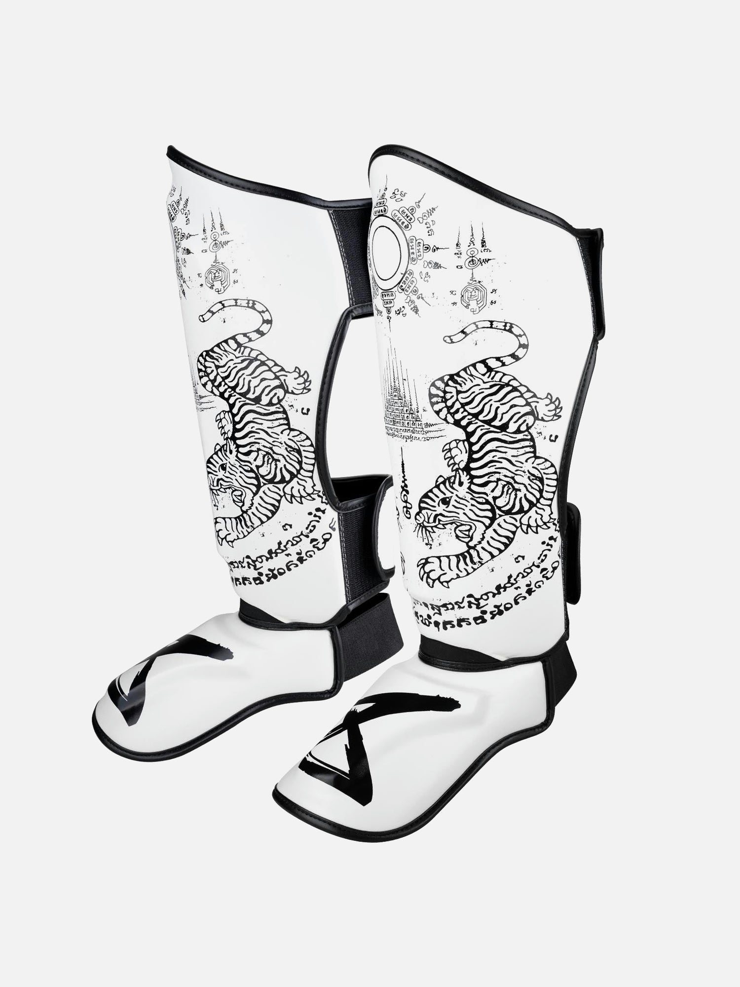 Espinilleras 8 WEAPONS Sak Yant Tigers – Blanco/Negro