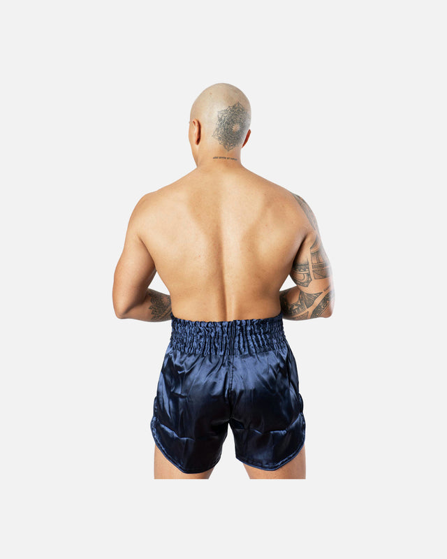 8 WEAPONS Muay Thai-shorts Strike – Mörkblå/Vit