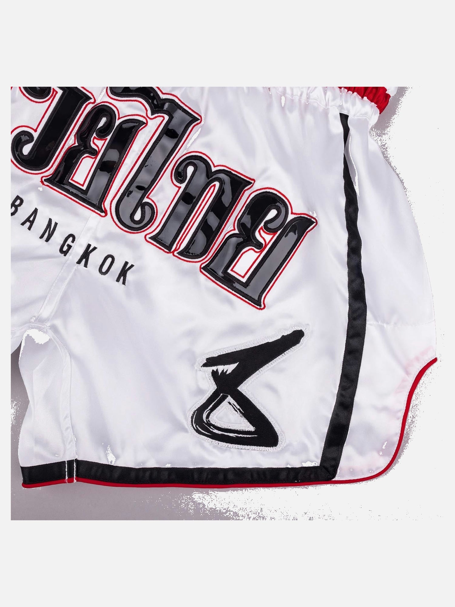 Muay Thai trenky 8 WEAPONS Bangkok – Bílé/Černé