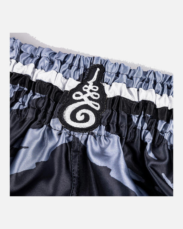 8 WEAPONS Muay Thai shorts 8 Ways Yant – Sort/Sølv
