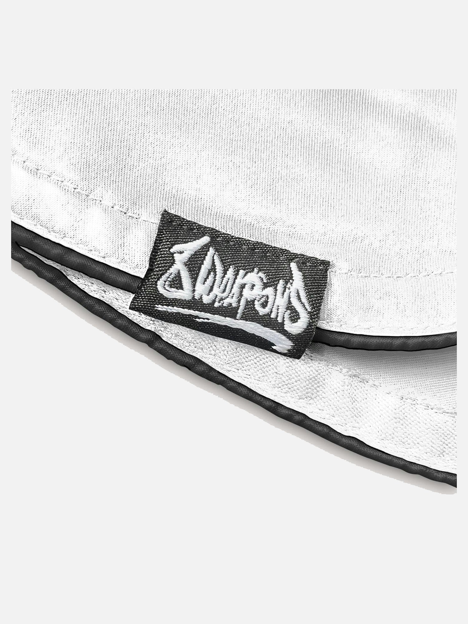 8 WEAPONS Muay Thai shorts Mongkol – Hvid/Sort