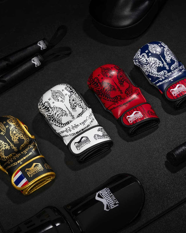 Rękawice MMA sparingowe Phantom Athletics Muay Thai – Czarne/Złote