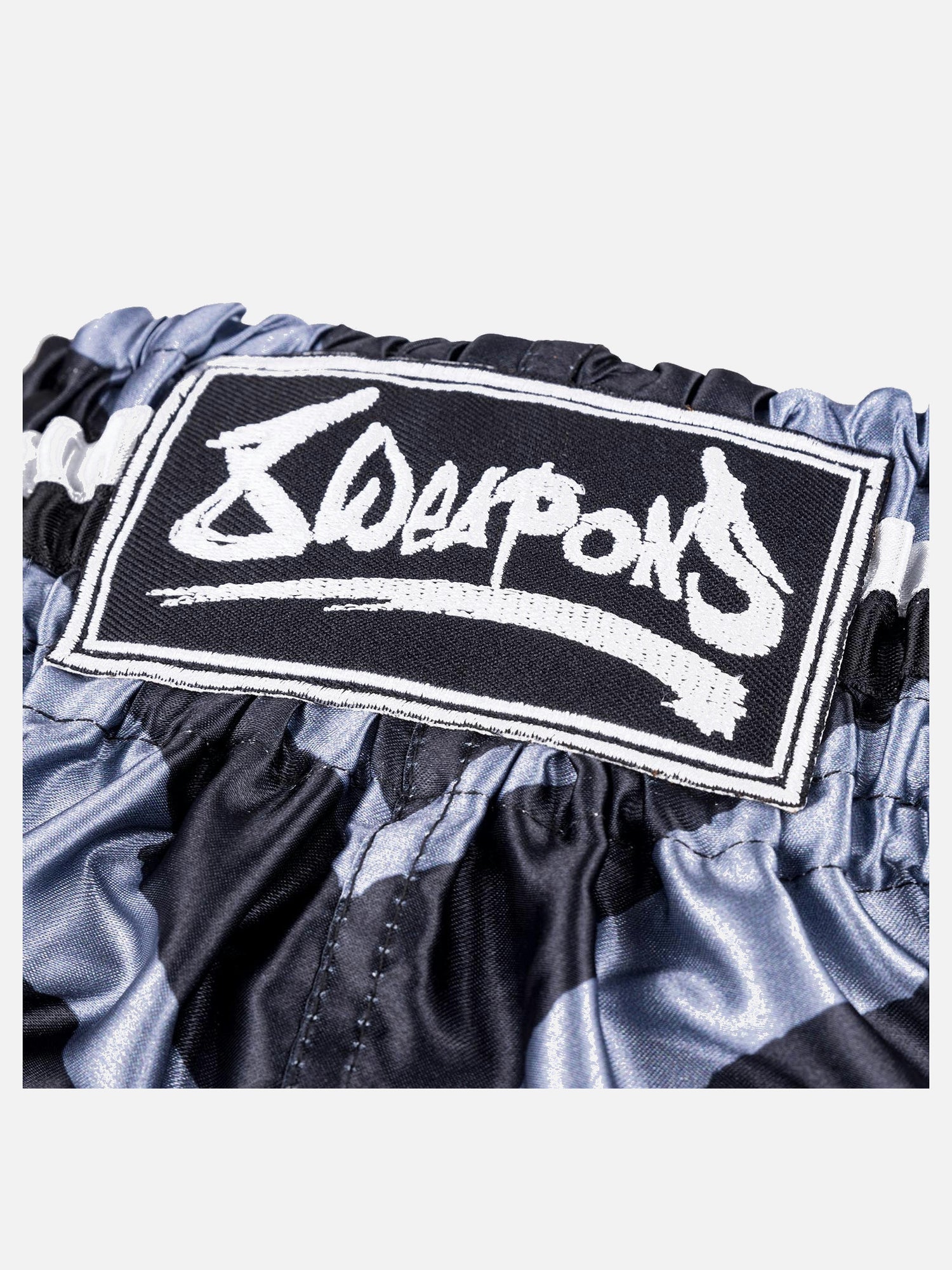 8 WEAPONS Muay Thai shorts 8 Ways Yant – Sort/Sølv