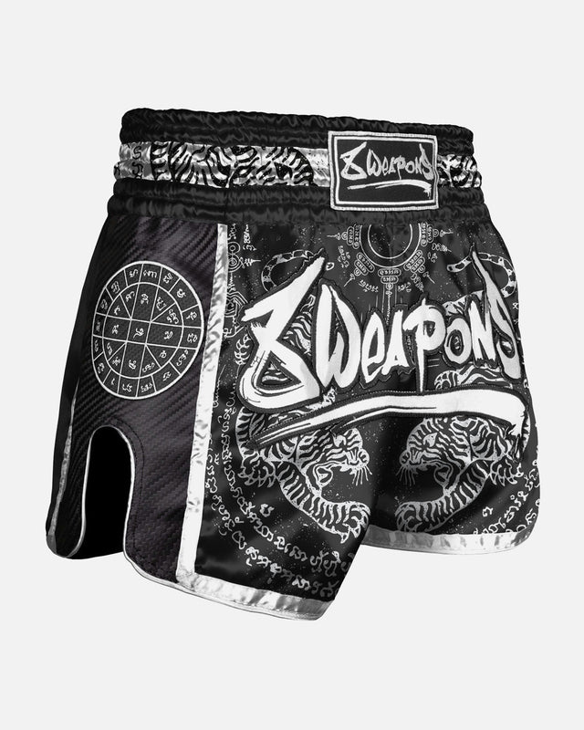 Calções de Muay Thai 8 WEAPONS Carbon Sak Yant Tigers – Preto