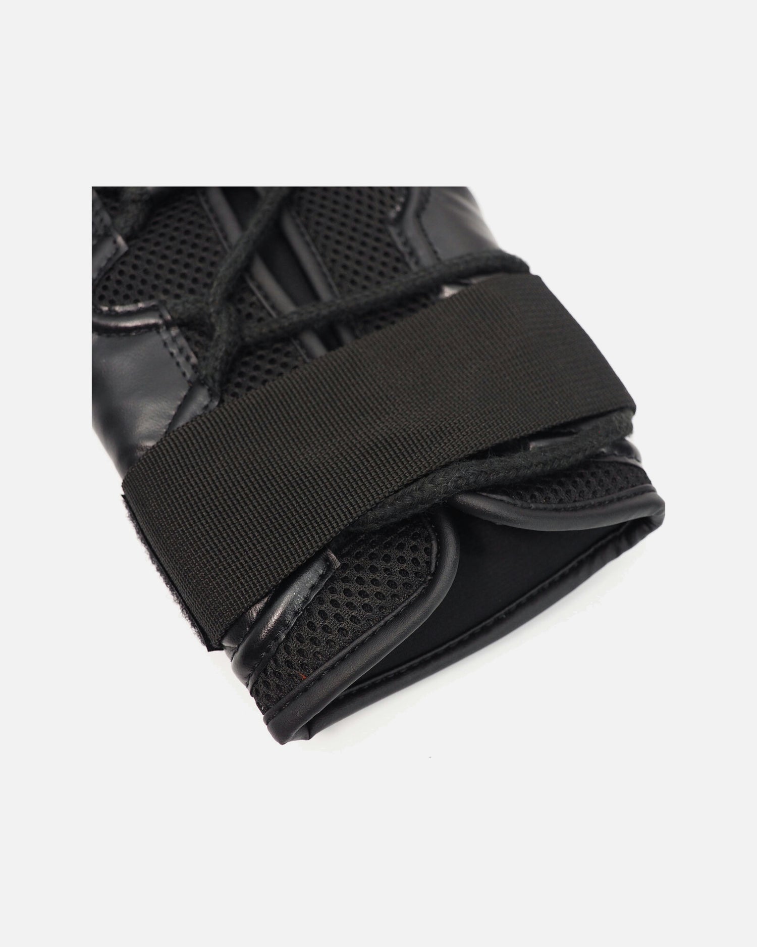 Gants de boxe Adidas Power 250 – Noir/Blanc