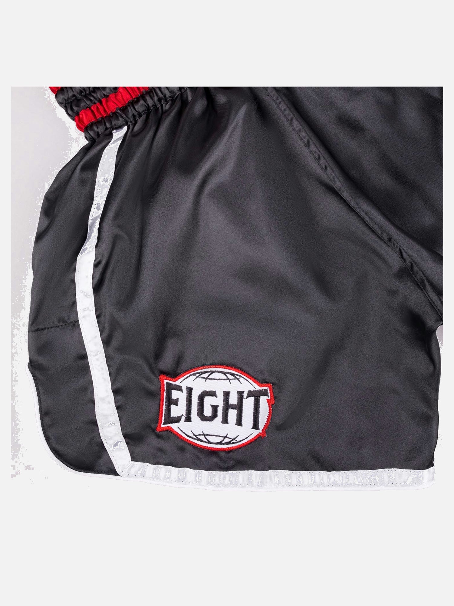 8 WEAPONS Muay Thai shorts Bangkok – Sort/Hvid