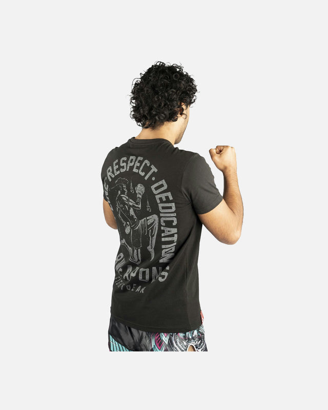 8 WEAPONS T-shirt Tombstone – Sort