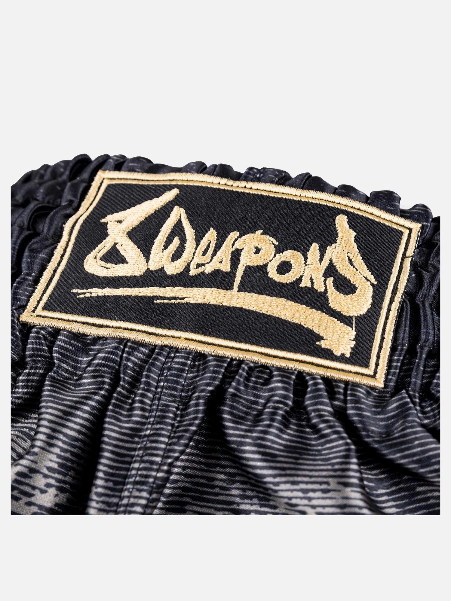 8 WEAPONS Muay Thai shorts Hanuman – Sort/Guld