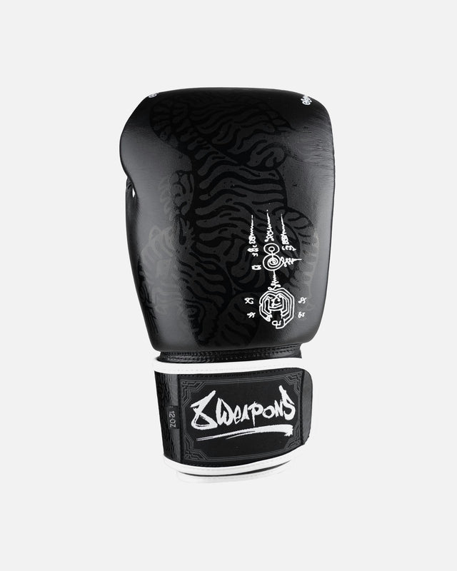 8 WEAPONS Boksehandsker Sak Yant Big Tiger – Sort