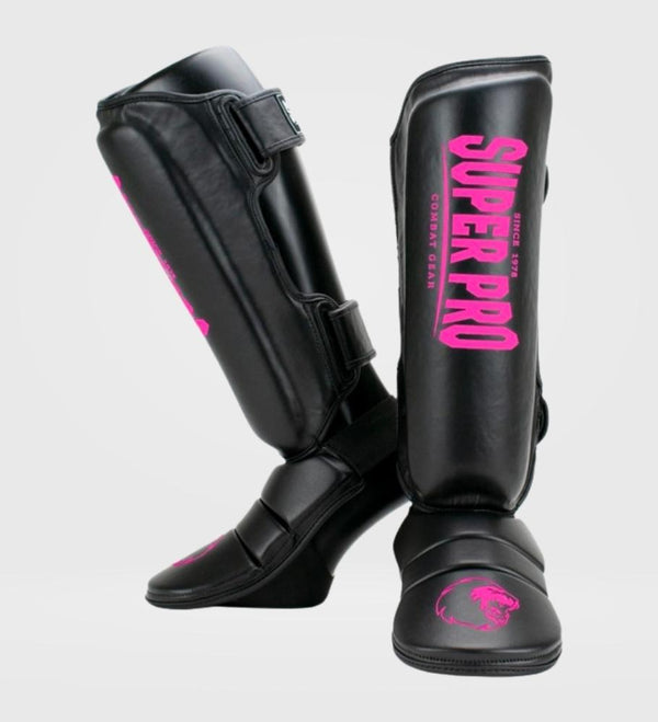 Super Pro Schienbeinschoner Protector – Schwarz/Rosa