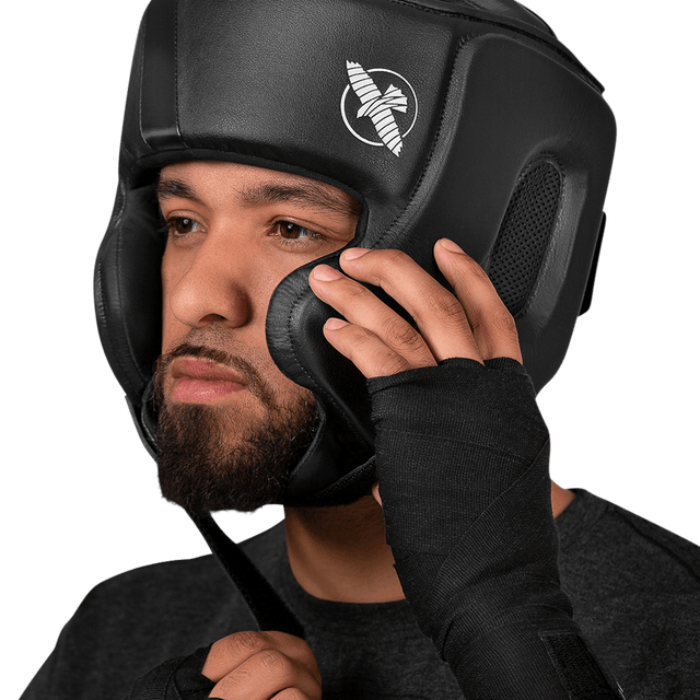Capacete de boxe Hayabusa T3 com proteção das maçãs do rosto – Preto