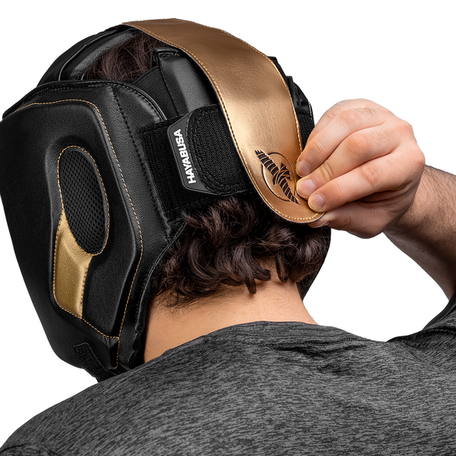 Capacete de boxe Hayabusa T3 com proteção das maçãs do rosto – Preto/Ouro