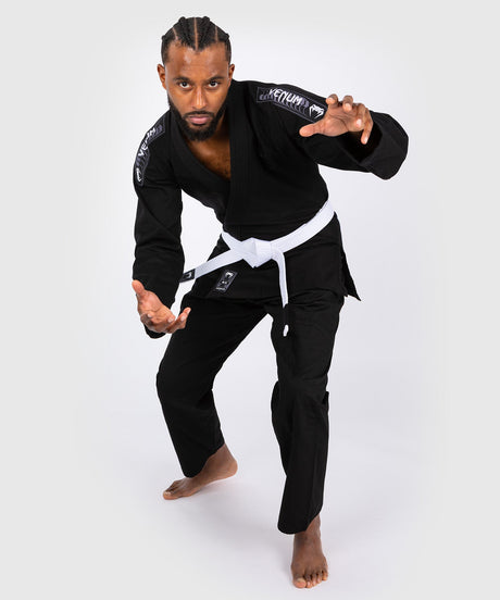 Venum BJJ Gi First - Svart - inkl. vit bälte - BJJ-gis
