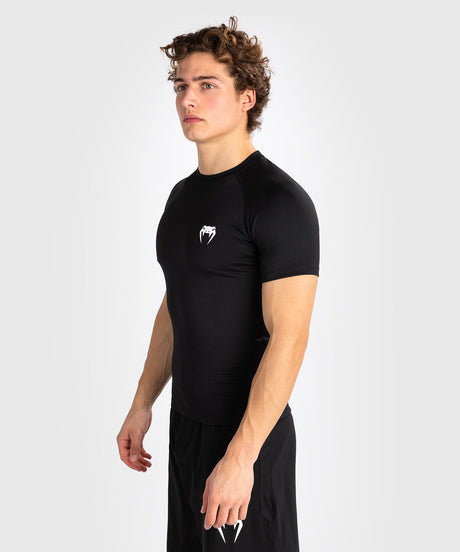 Rashguard Venum Contender Mâneci Scurte – Negru/Alb – Rashguard